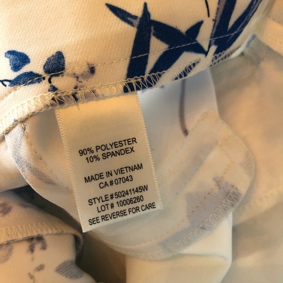 NWT Floral shorts with ruffle detail and side pockets. Size 2. Soho Apparel - Picture 7 of 7